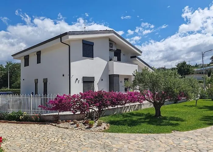 Eco Mediterraneo شقة